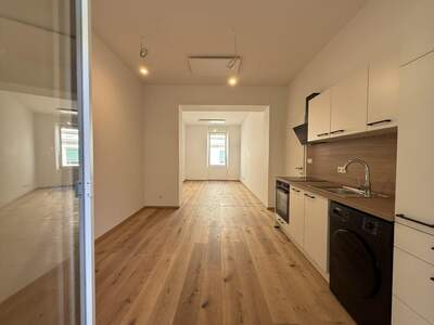 Altbauwohnung mit Balkon mieten in 8020 Graz (Bild 1)