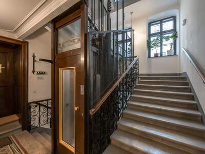 Altbauwohnung mit Balkon mieten in 1010 Wien (Bild 4)