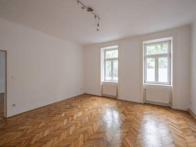 Altbauwohnung mit Balkon kaufen in 1130 Wien