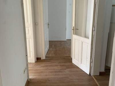 Altbauwohnung mit Balkon mieten in 8010 Graz (Bild 1)