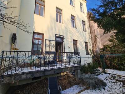 Altbauwohnung mit Balkon kaufen in 1130 Wien (Bild 2)