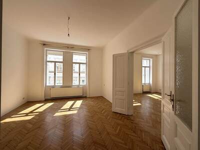 Altbauwohnung mit Balkon mieten in 1010 Wien