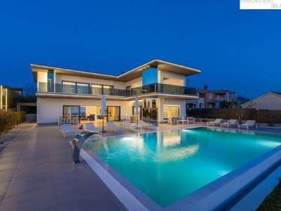 Haus kaufen in 52440 Porec (Bild 2)