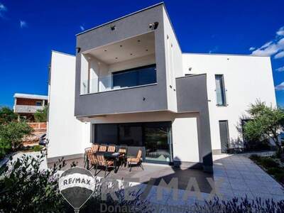 Haus mit Garten kaufen in 23250 Košljun (Bild 2)
