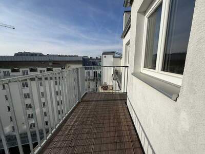 Altbauwohnung mit Balkon kaufen in 1050 Wien (Bild 2)