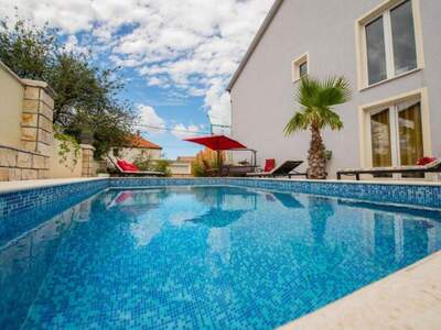 Haus mit Garten kaufen in 23207 Sveti Filip i Jakov (Bild 1)