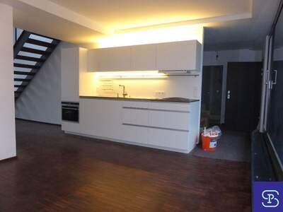 Altbauwohnung mit Balkon mieten in 1070 Wien (Bild 2)