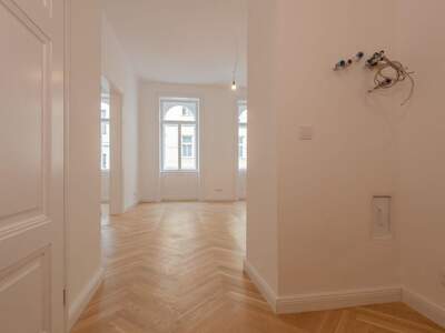 Altbauwohnung mit Balkon kaufen in 1050 Wien (Bild 2)