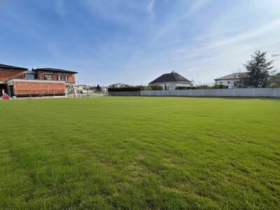 Grundstück kaufen in 7111 Parndorf