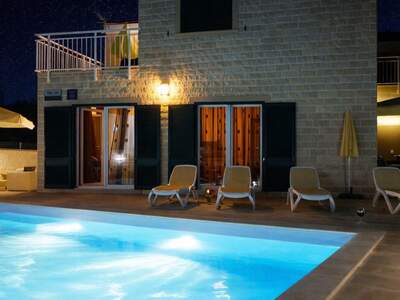 Haus mit Garten kaufen in 21410 Škrip (Bild 3)