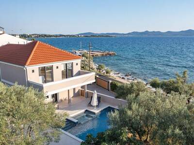 Haus mit Garten kaufen in 23000 Zadar (Bild 1)