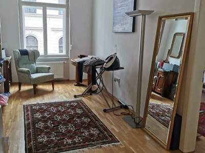 Altbauwohnung mit Balkon mieten in 8010 Graz (Bild 1)