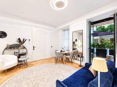 Altbauwohnung mit Balkon kaufen in 1080 Wien (Bild 2)