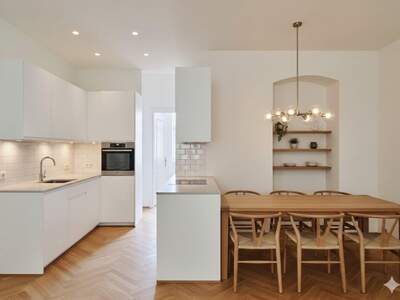 Altbauwohnung mit Balkon kaufen in 1150 Wien (Bild 1)