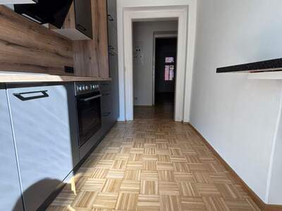 Altbauwohnung mit Balkon mieten in 8010 Graz (Bild 2)