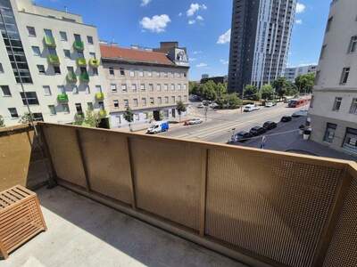 Altbauwohnung mit Balkon kaufen in 1200 Wien (Bild 1)