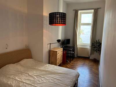 Altbauwohnung mieten in 1070 Burggasse (Bild 1)
