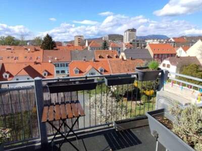 Altbauwohnung mit Balkon mieten in 8010 Graz