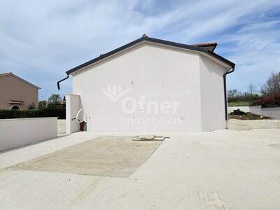 Haus kaufen in 52440 Porec (Bild 2)