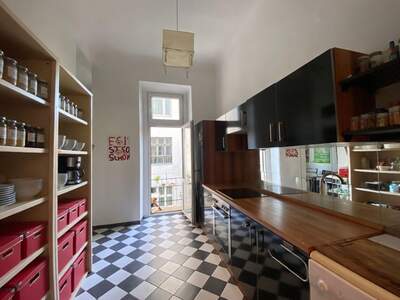 Altbauwohnung mit Balkon kaufen in 1070 Wien (Bild 1)