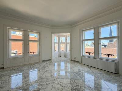 Altbauwohnung mit Balkon mieten in 1010 Wien