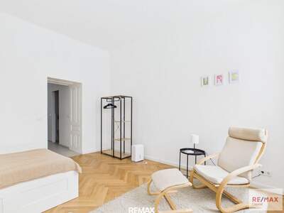Altbauwohnung kaufen in 1050 Wien (Bild 2)