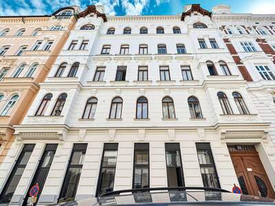 Altbauwohnung mit Balkon kaufen in 1070 Wien (Bild 1)