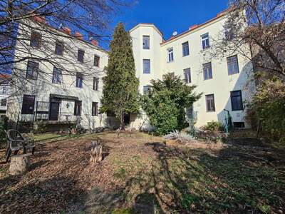 Altbauwohnung mit Balkon kaufen in 1130 Wien (Bild 4)