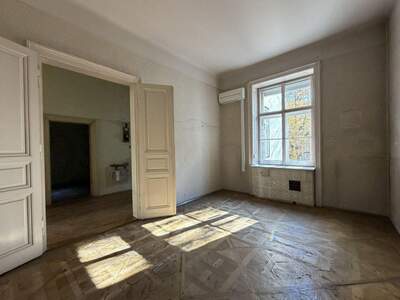Altbauwohnung kaufen in 1090 Wien (Bild 2)