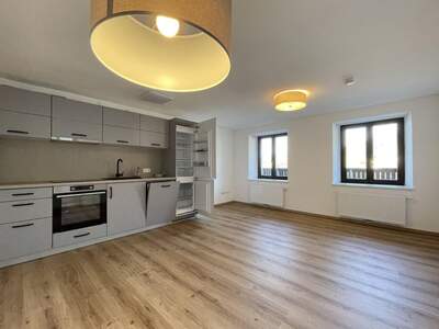 Altbauwohnung mit Balkon kaufen in 6130 Schwaz