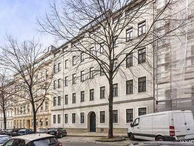 Altbauwohnung mit Balkon kaufen in 1090 Wien