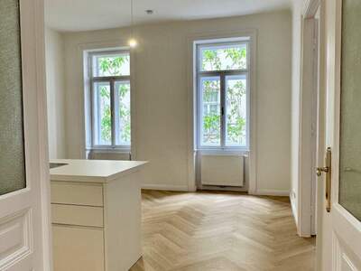 Altbauwohnung mit Balkon mieten in 1050 Wien (Bild 2)