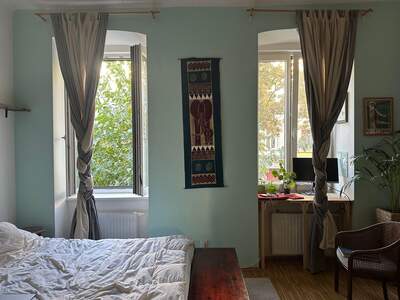 Altbauwohnung mit Balkon mieten in 1120 Wien (Bild 2)
