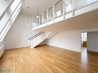 Altbauwohnung mit Balkon mieten in 1070 Wien (Bild 2)