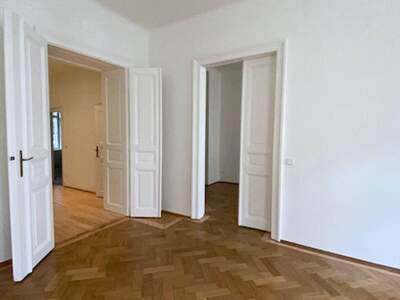 Altbauwohnung mit Balkon mieten in 1050 Wien (Bild 2)