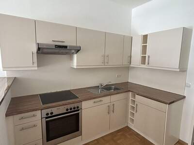Altbauwohnung mit Balkon kaufen in 8020 Graz (Bild 3)