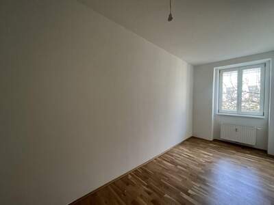Altbauwohnung mit Balkon mieten in 8020 Graz (Bild 3)