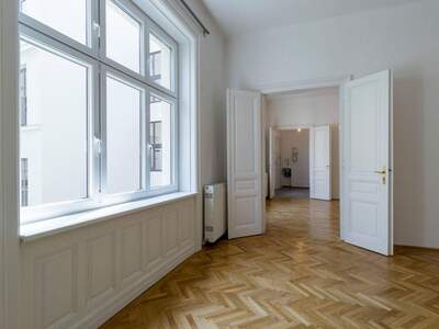 Altbauwohnung mit Balkon kaufen in 1060 Wien (Bild 2)