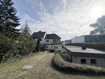 Altbauwohnung mit Balkon mieten in 1130 Wien