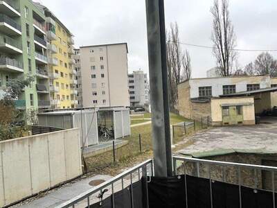 Altbauwohnung mit Balkon mieten in 8020 Graz (Bild 2)