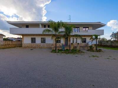 Gewerbeobjekt kaufen in 73100 Santa Maria al Bagno (Bild 1)