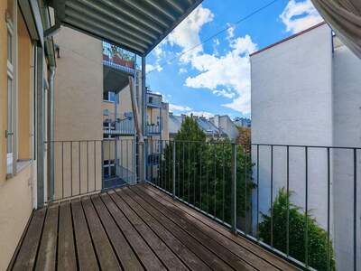 Altbauwohnung mit Balkon kaufen in 1100 Wien (Bild 1)