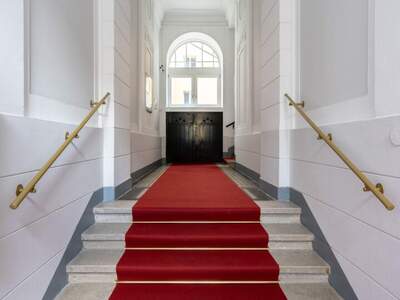 Altbauwohnung mit Balkon kaufen in 1040 Wien (Bild 2)