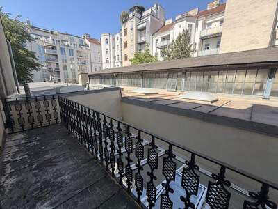 Altbauwohnung mit Balkon kaufen in 1070 Wien (Bild 4)