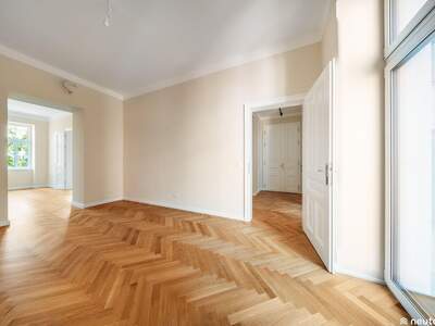 Altbauwohnung mit Balkon kaufen in 1160 Wien (Bild 2)