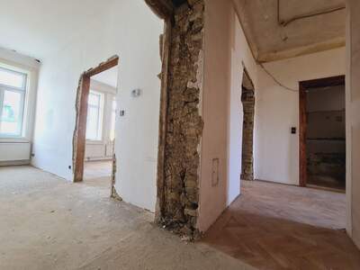 Altbauwohnung mit Balkon kaufen in 1130 Wien (Bild 5)