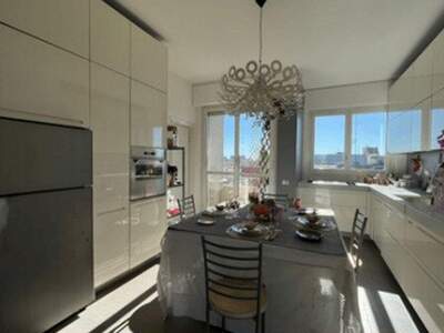 Wohnung mit Balkon kaufen in 20149 Milano (Bild 1)