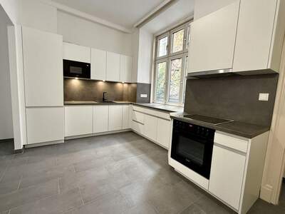 Altbauwohnung mit Balkon mieten in 1030 Wien (Bild 2)