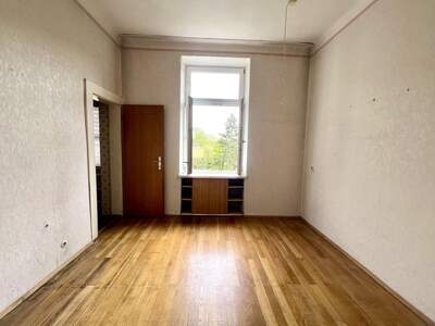Altbauwohnung mit Balkon kaufen in 8020 Graz (Bild 2)