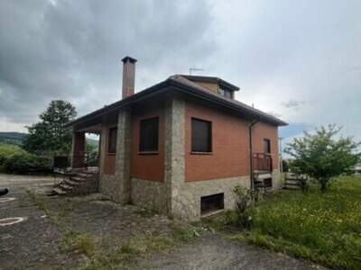 Haus mit Garten kaufen in 85021 Avigliano (Bild 2)